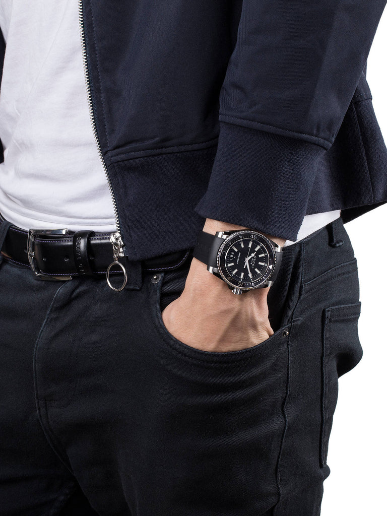 Gucci Dive Analog Quartz Black Dial Black Rubber Strap Watch For Men - YA136204