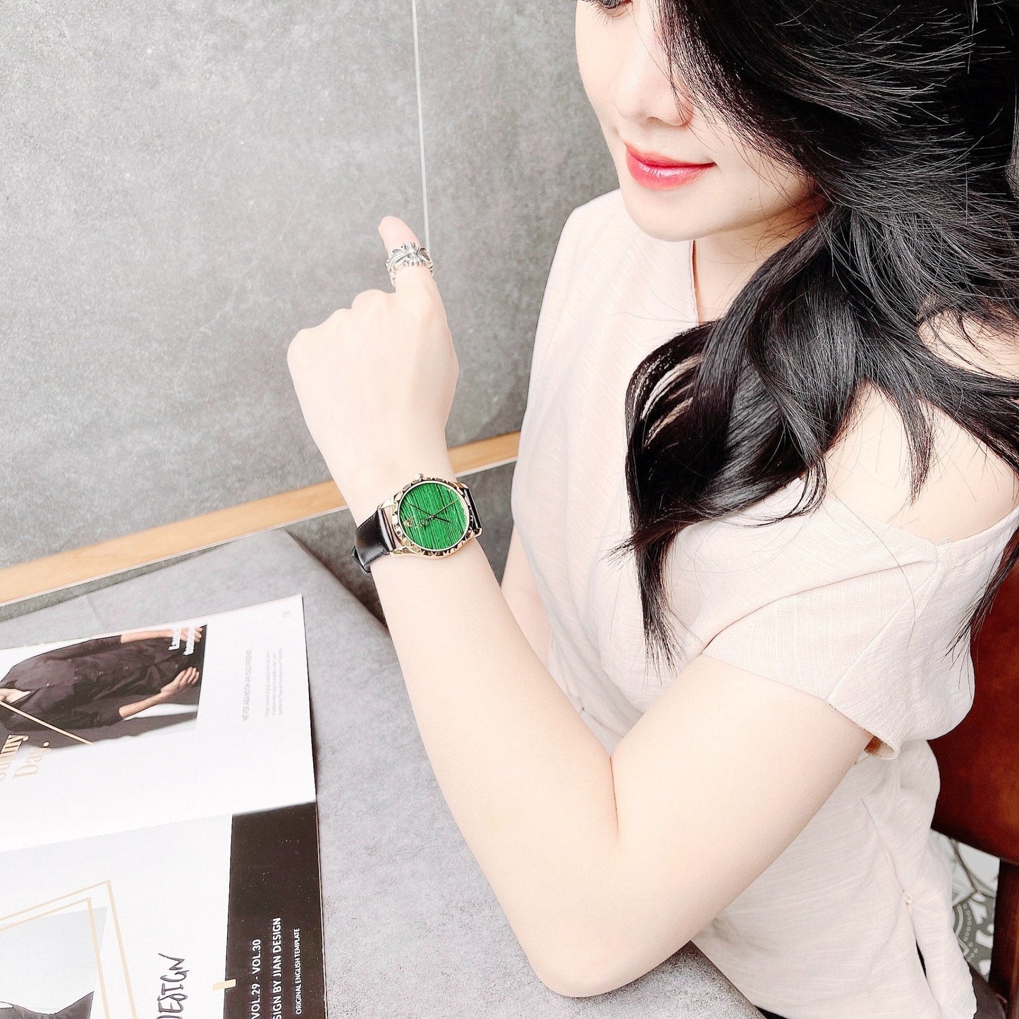 Gucci Le Marche Des Merveilles Quartz Green Dial Black Leather Strap Watch For Women - YA126463